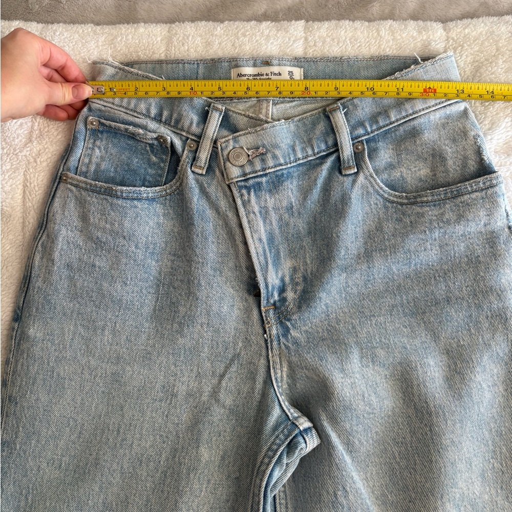 ABERCROMBIE & FITCH THE 90s STRAIGHT ULTRA HIGH RISE JEANS - Picture 6 of 7